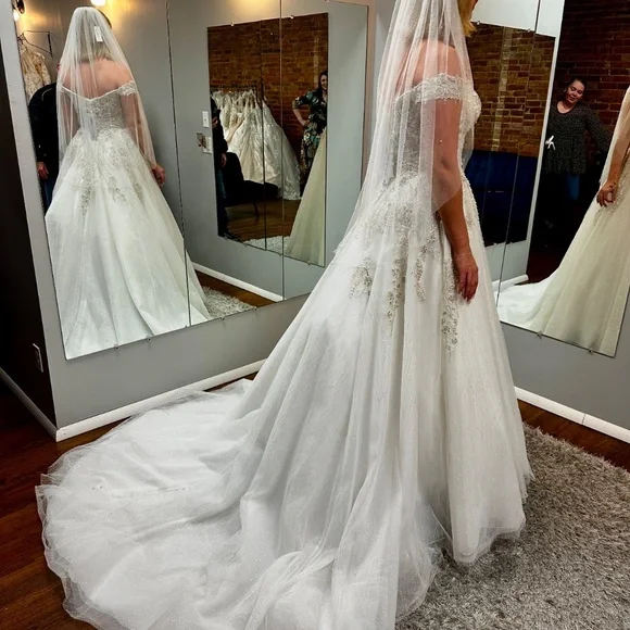 BRAND NEW Allure Bridal Wedding Ball Gown Size 8 - Picture 6 of 13